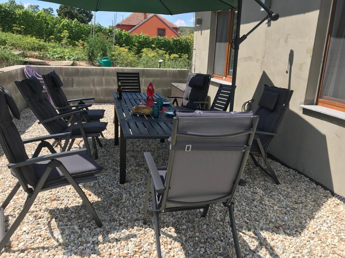 Prazdninovy Dum Na Palave S Vinnym Sklepem Milovice  Exterior photo